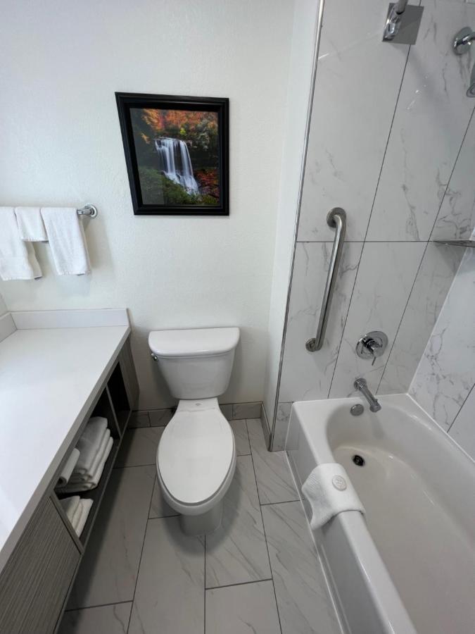Clarion Pointe Sylva Near Cherokee Area 3* Dillsboro