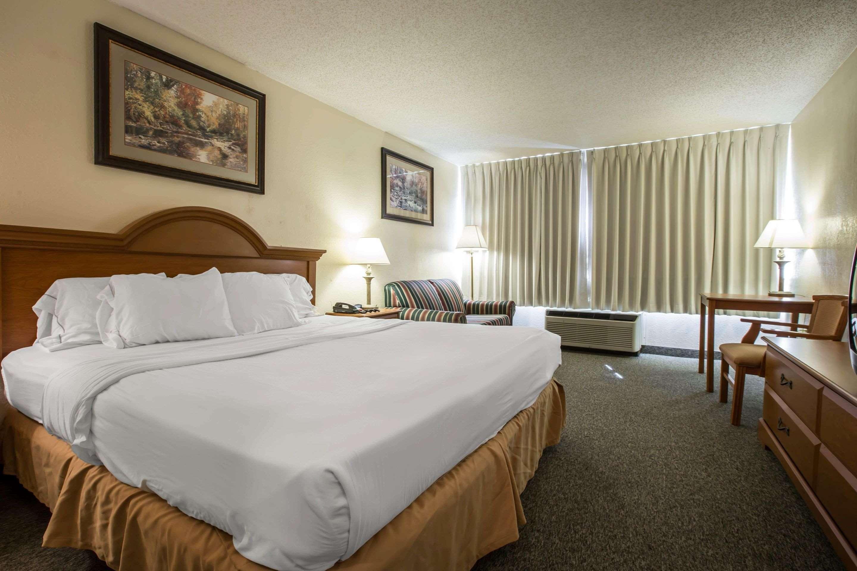 Hotel Clarion Pointe Sylva Near Cherokee Area