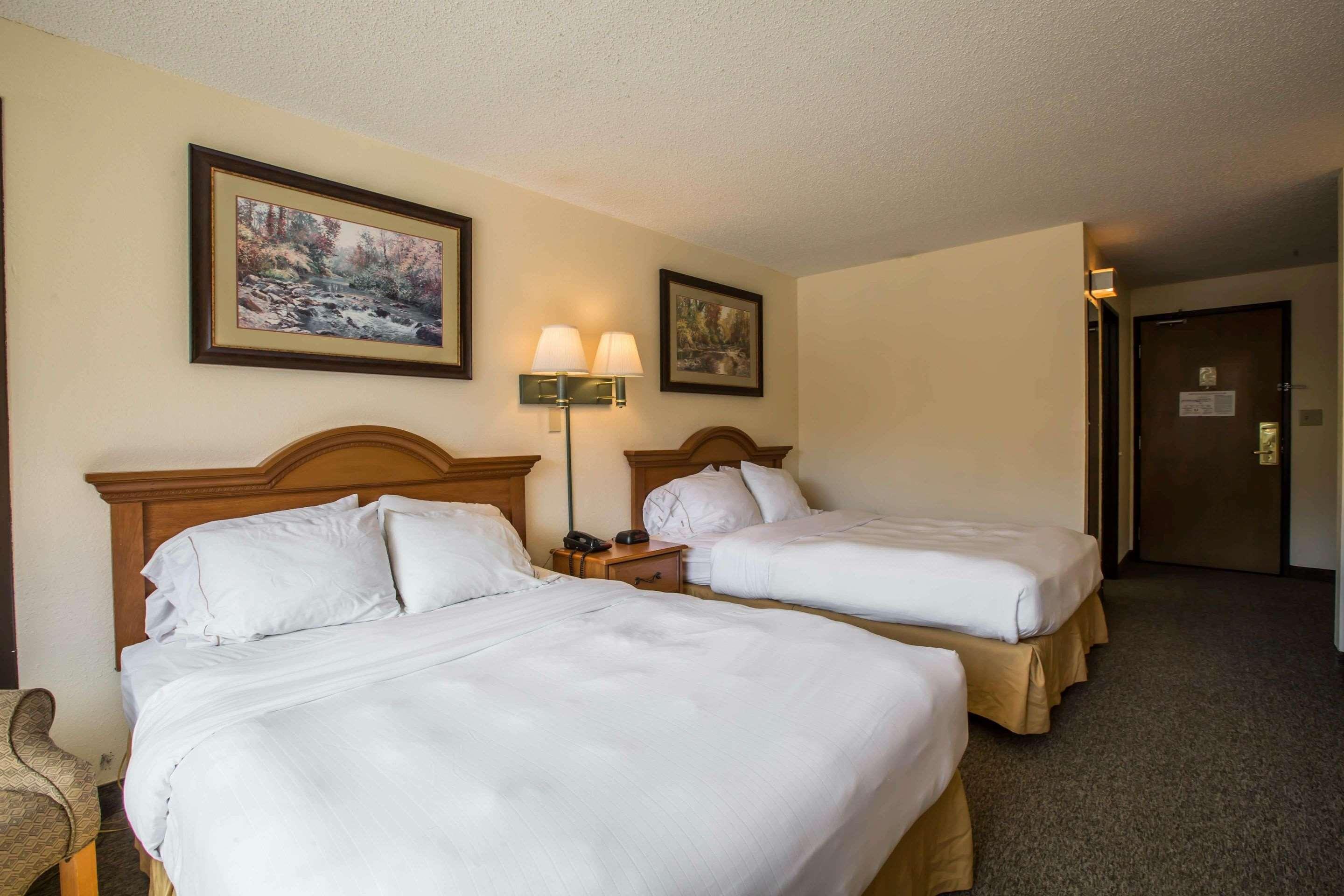 Clarion Pointe Sylva Near Cherokee Area Hotel Dillsboro