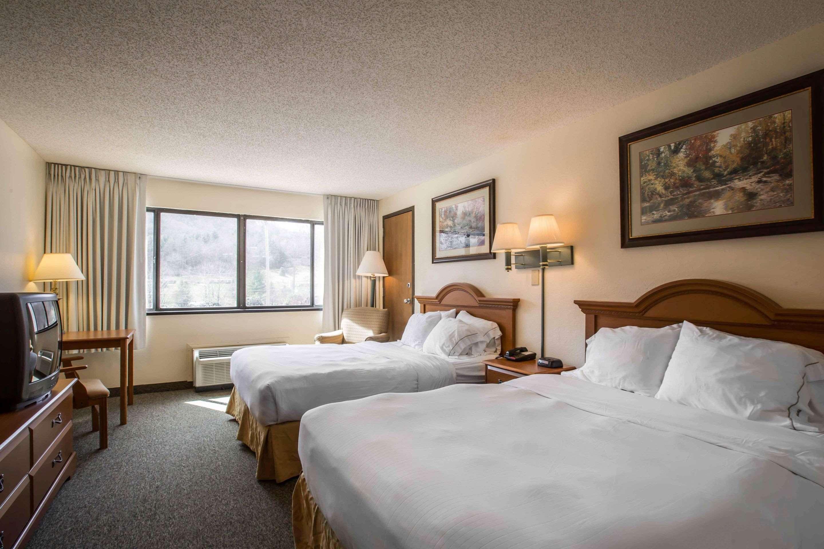 Hotel Clarion Pointe Sylva Near Cherokee Area