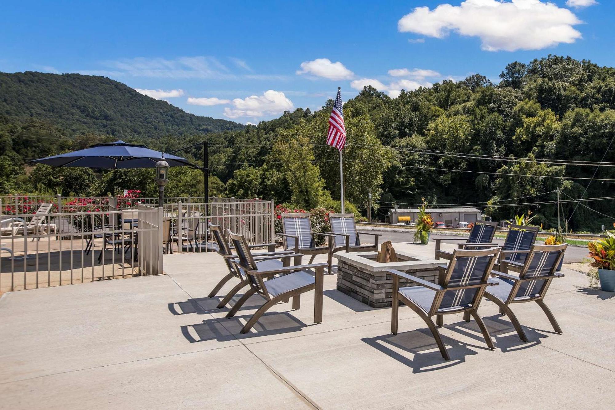 Clarion Pointe Sylva Near Cherokee Area Hotel Dillsboro