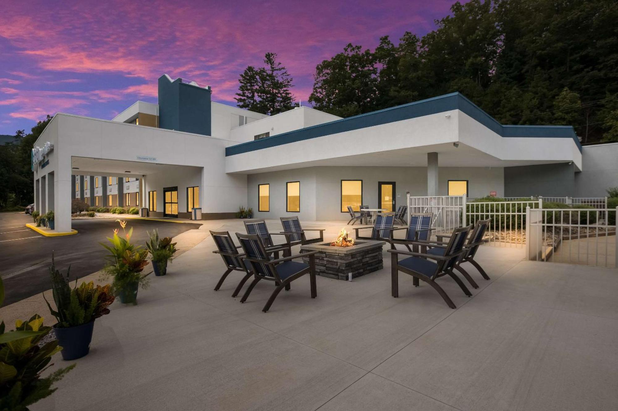 Clarion Pointe Sylva Near Cherokee Area 3*