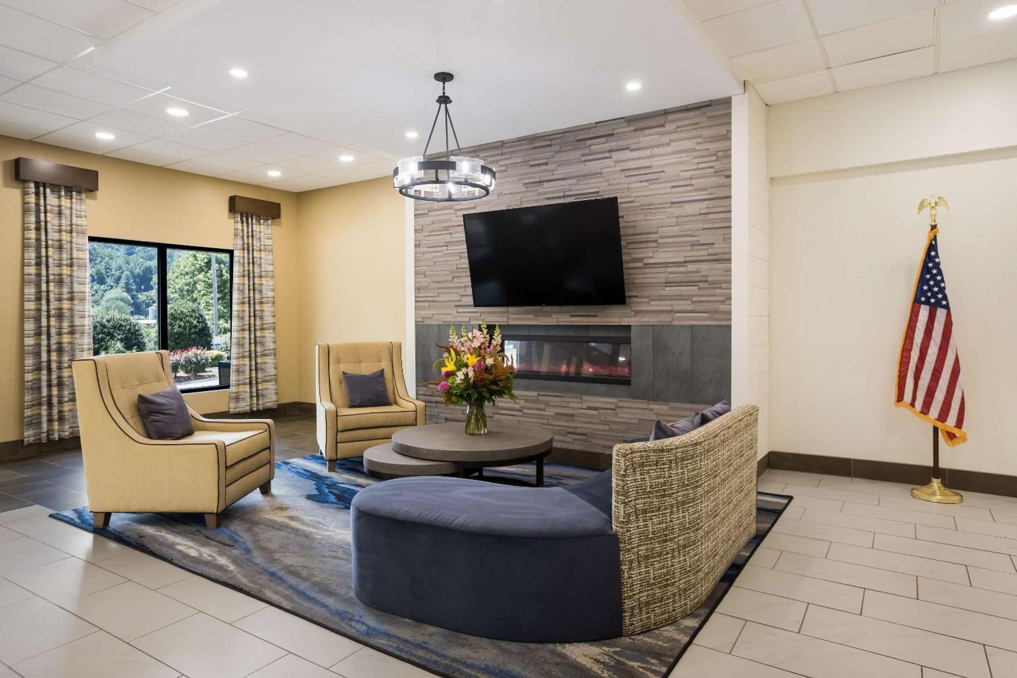 Clarion Pointe Sylva Near Cherokee Area Hotel 3*