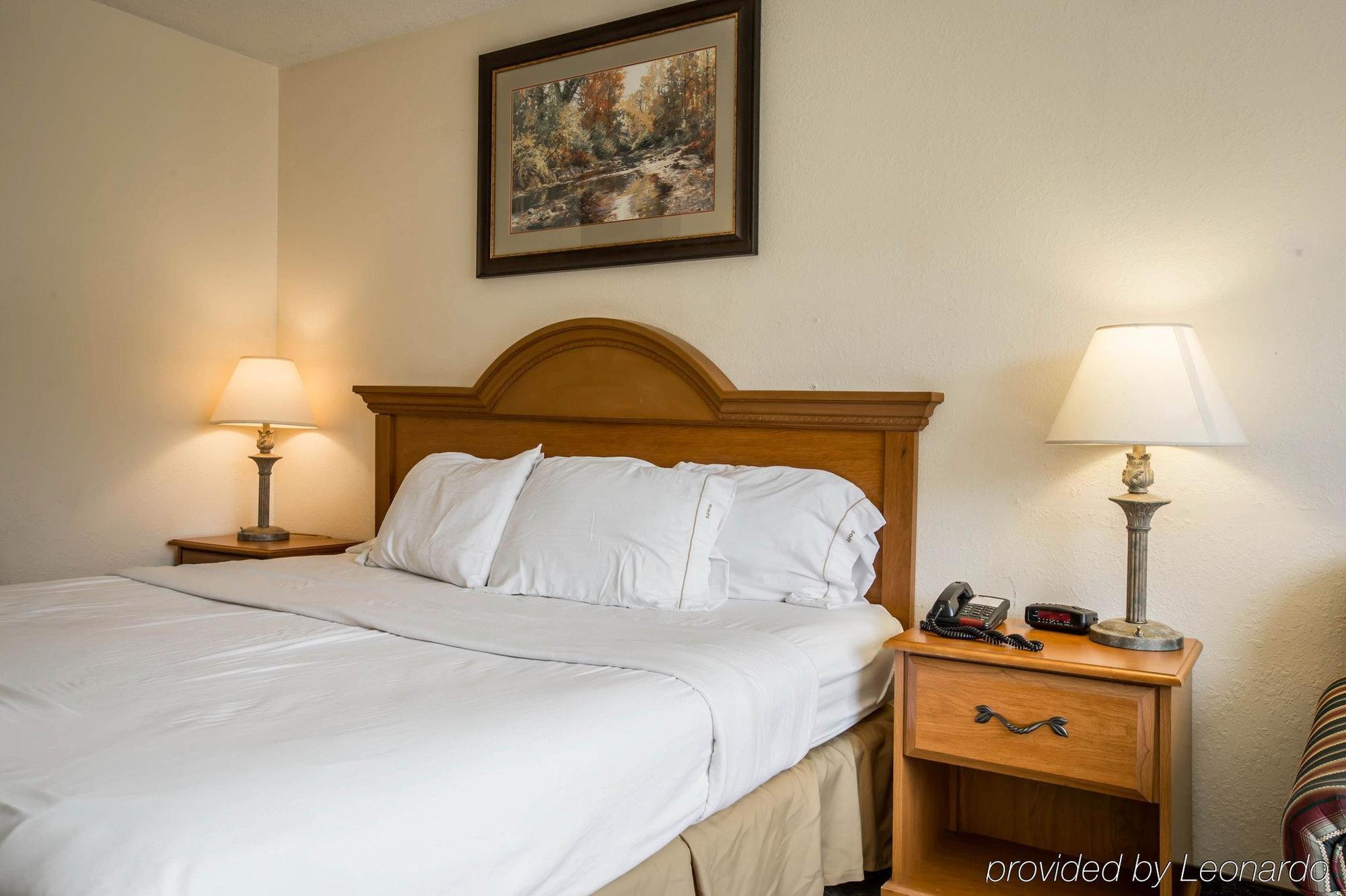 Clarion Pointe Sylva Near Cherokee Area Hotel Dillsboro